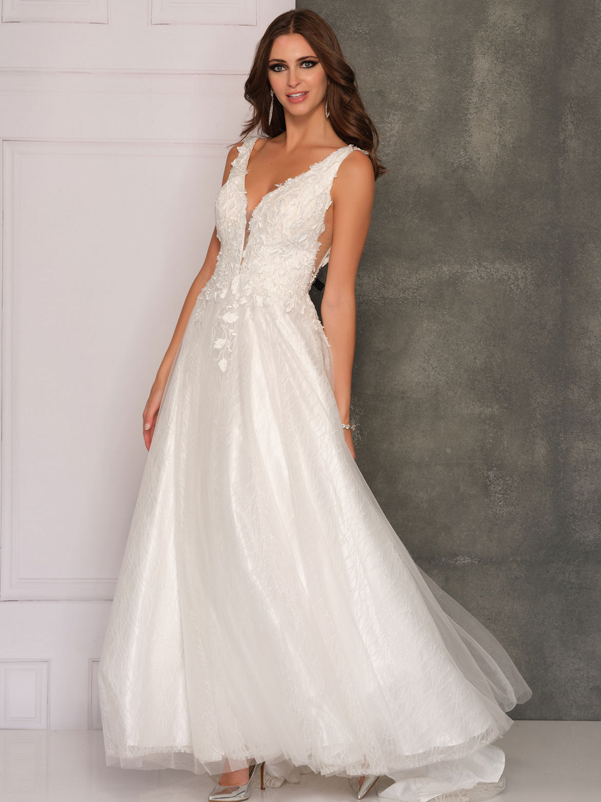 A-LINE WEDDING DRESS WITH 3D LEAF MOTIF PLUS SIZE