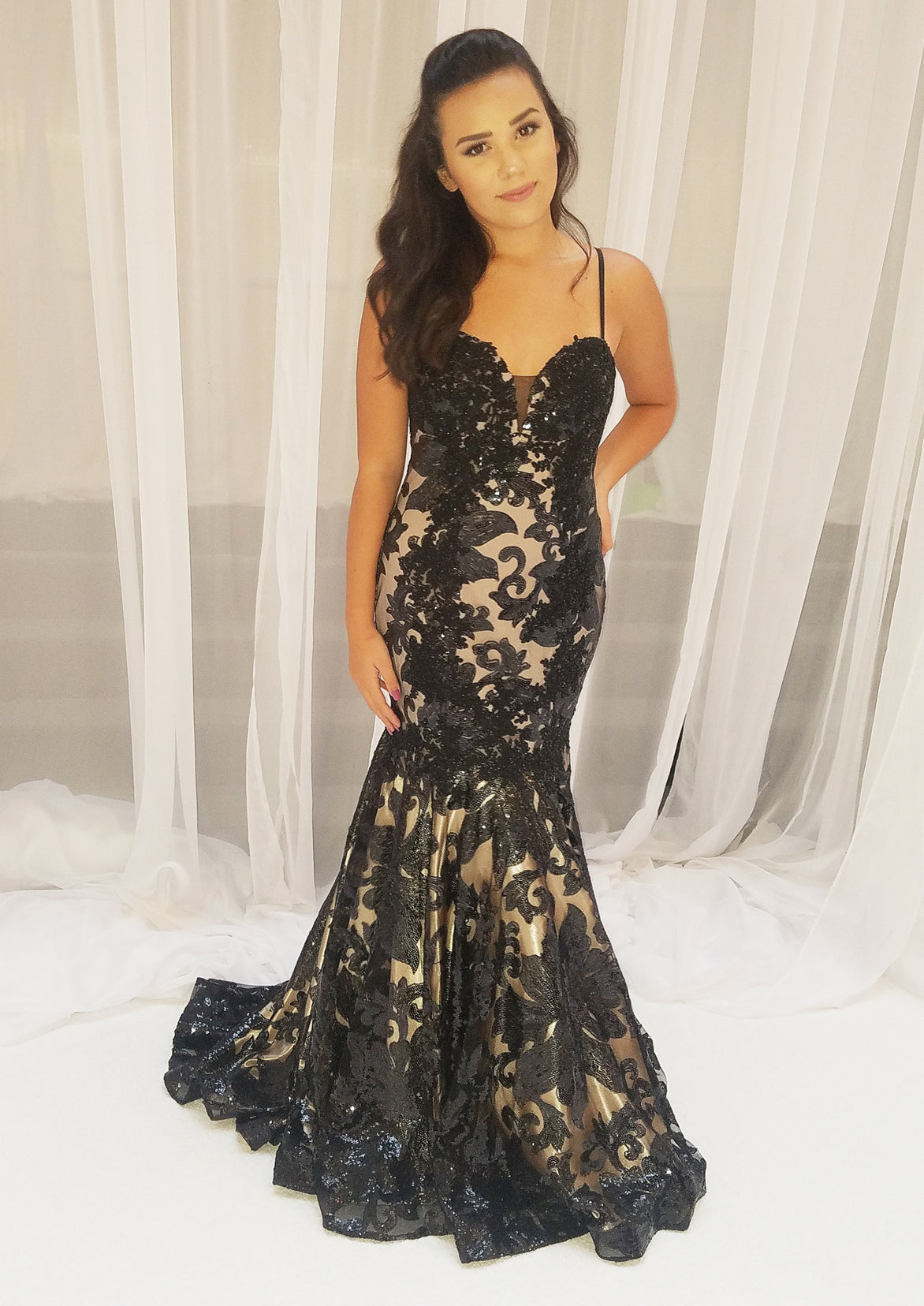 INTRICATE PATTERNED MERMAID WEDDING DRESS