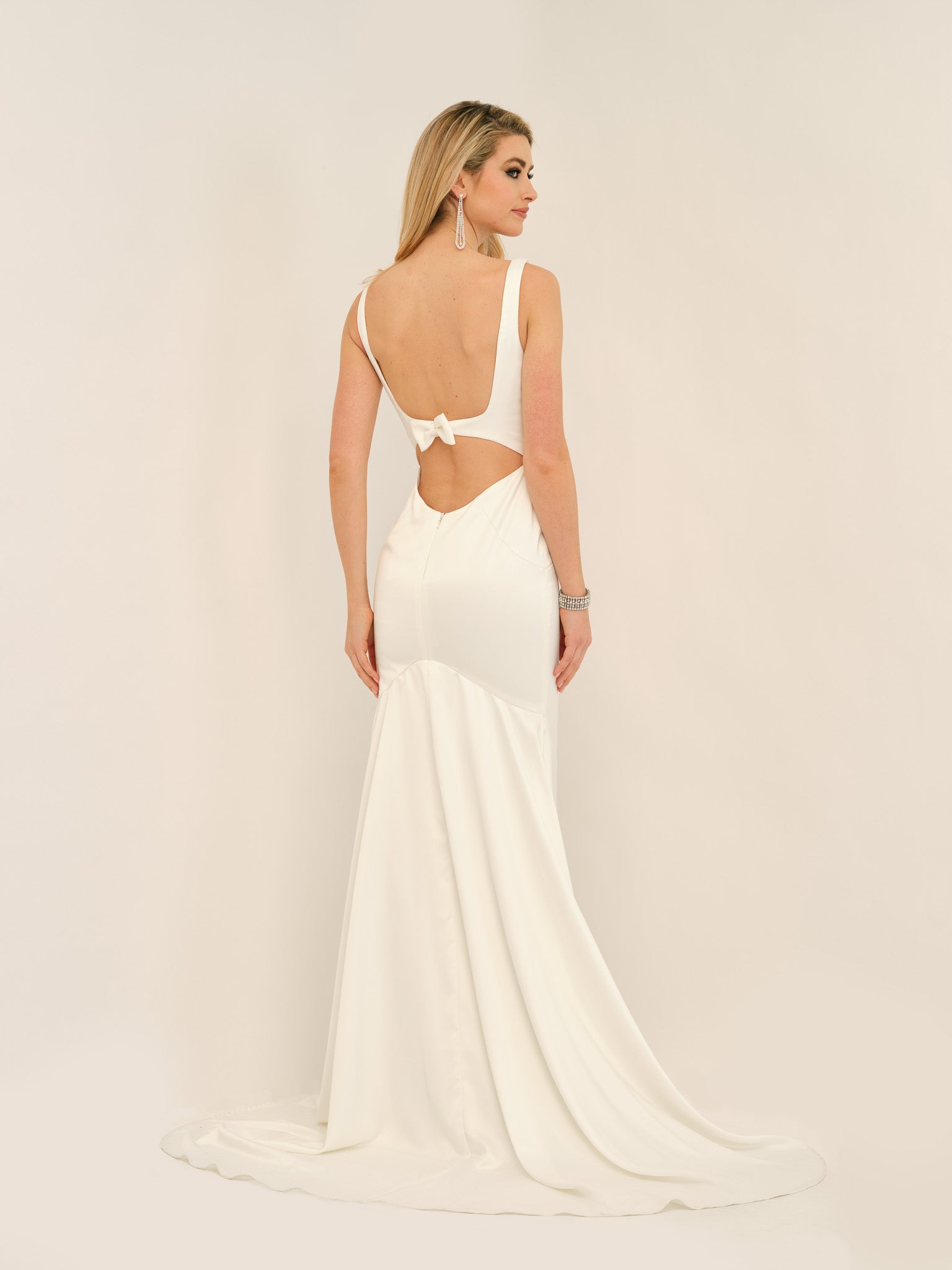 TRUMPET BACK CUT OUT BOW MERMAID WEDDING GOWN WITH Dave & Johnny TRUMPET BACK CUT OUT BOW MERMAID WEDDING GOWN WITH Dave & Johnny