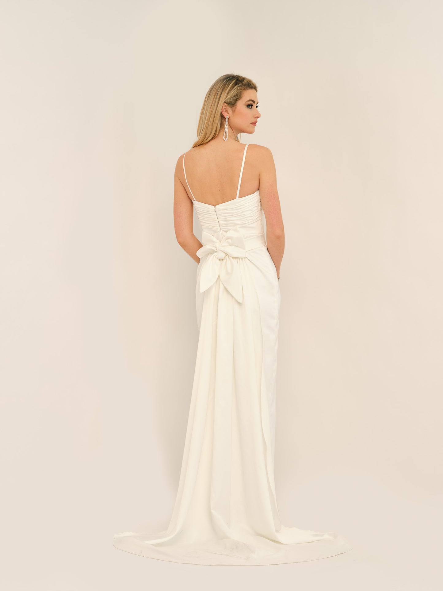 BOW ACCENT FITTED WAIST AND TRAIN WEDDING GOWN