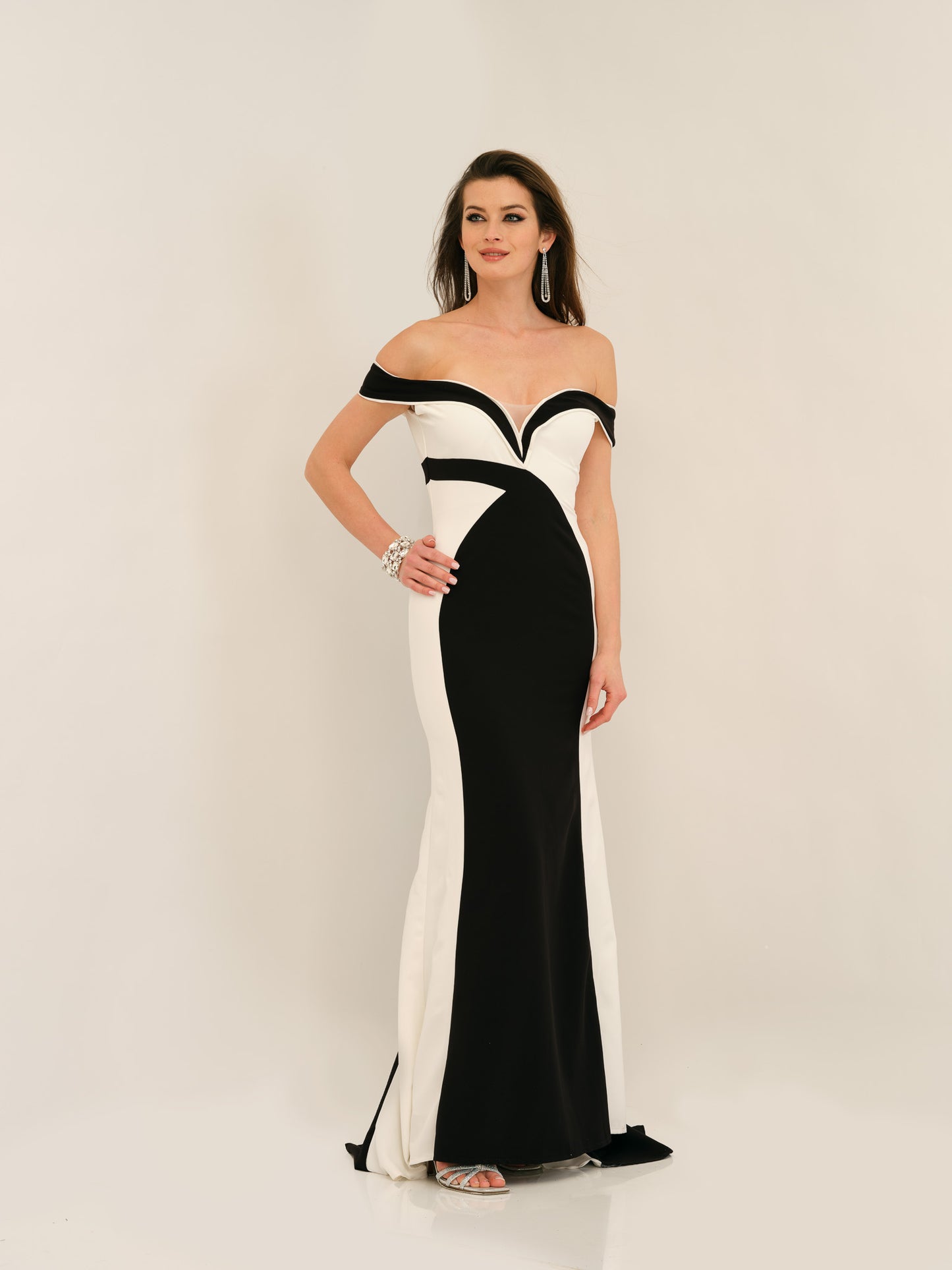COLOR BLOCK OFF-SHOULDER TRUMPET GOWN