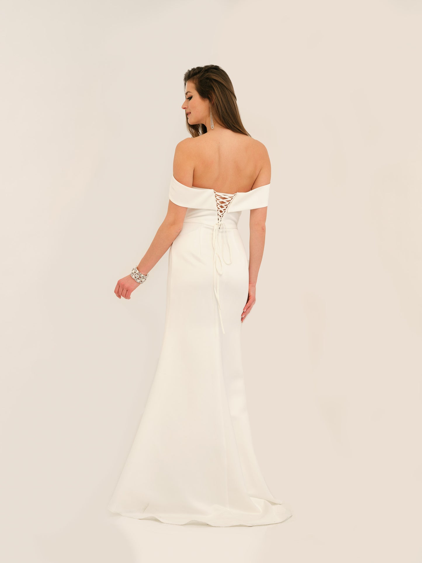 OFF THE SHOULDER FITTED WEDDING DRESS