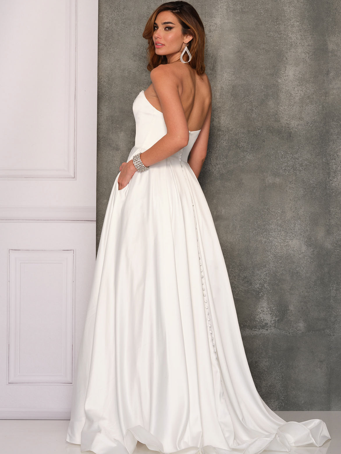 BUTTON SWEETHEART STRAPLESS WEDDING GOWN