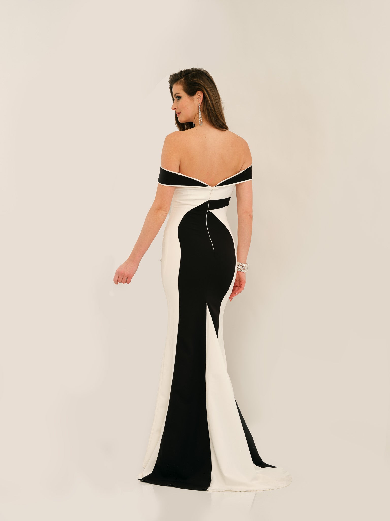 COLOR BLOCK OFF SHOULDER TRUMPET GOWN Dave Johnny