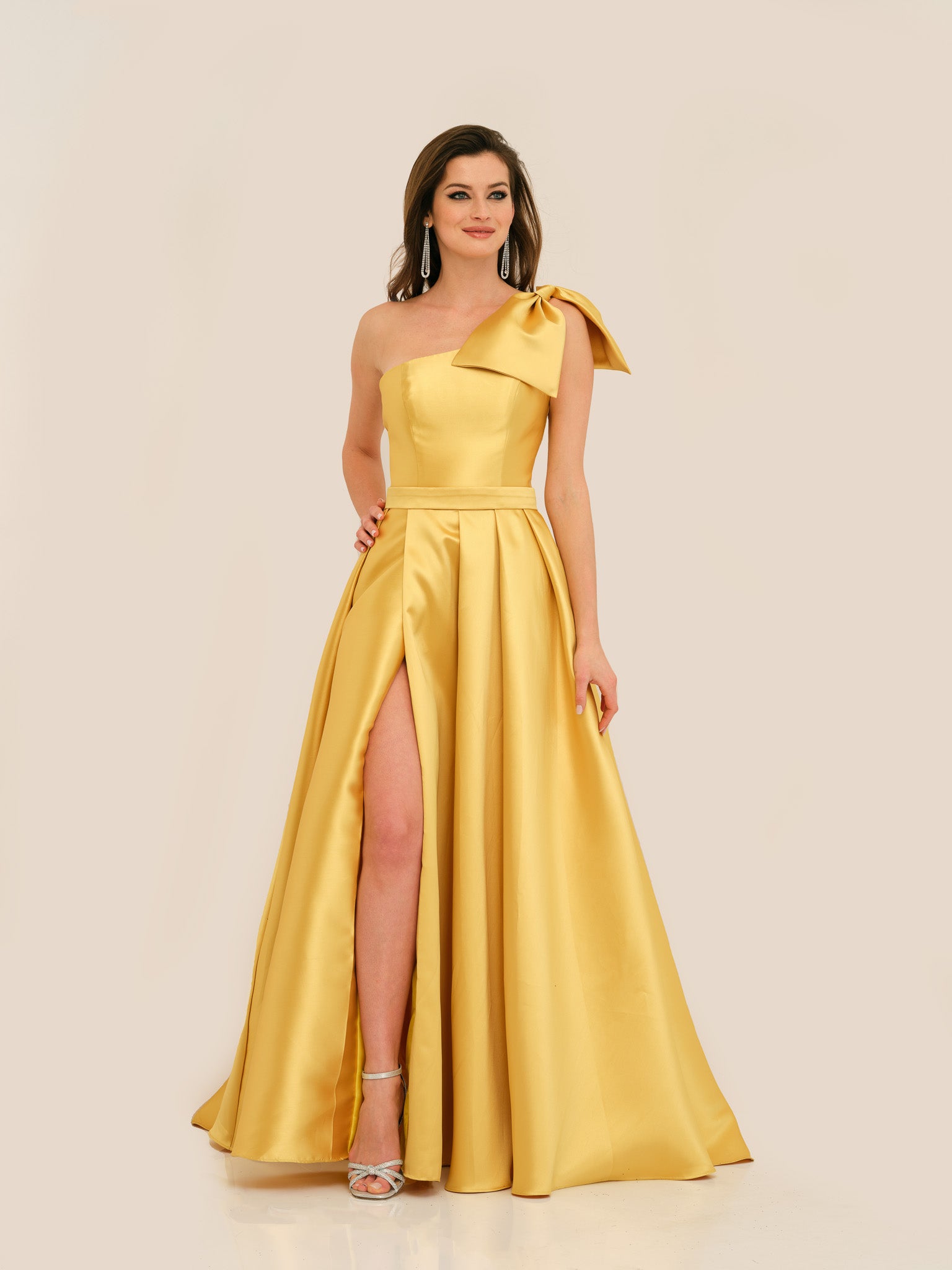 BIG ONE-SHOULDER BOW OPEN LEG GOWN - Dave & Johnny BIG ONE-SHOULDER BOW OPEN LEG GOWN - Dave & Johnny